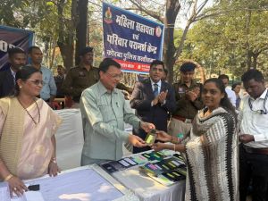  नव वर्ष के पहले दिन खिले  नागरिकों के चेहरे, लंबे समय से गुम हो चुके मोबाईल लौटाए