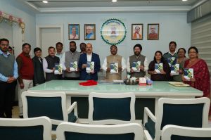 किसानों को सरकारी योजनाओं की जानकारी दें: कृषि मंत्री 