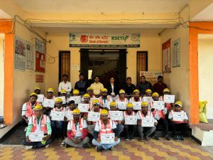 मनरेगा श्रमिकों का 30 दिवसीय राजमिस़्त्री प्रशिक्षण संपन्न मनरेगा श्रमिकों का 30 दिवसीय राजमिस़्त्री प्रशिक्षण संपन्न
