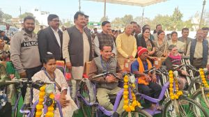 केन्द्रीय राज्य मंत्री तोखन साहू ने किया 56 दिव्यांगजनों को मोटराइज्ड ट्राइसायकल का वितरण