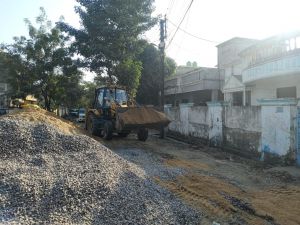  जोन 9 ने वार्ड 8 हाउसिंग बोर्ड कालोनी सड्डू में सड़क को भवन निर्माण सामग्री रखकर बाधित करने पर निर्माण सामग्री जप्त कर 2000 रू. का किया जुर्माना 