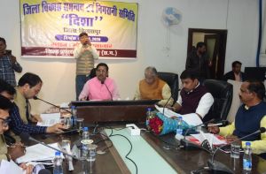  धरातल पर दिखे योजनाओं का लाभ, सरकारी योजनाओं के क्रियान्वयन में लापरवाही बर्दाश्त नहीं : तोखन साहू