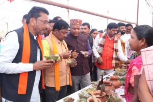  बस्तर पंडुम अंतर्गत बस्तर और बकावंड में लोक संस्कृति के महापर्व में मांदर की थाप पर थिरके कलाकार