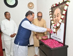  मुख्यमंत्री विष्णु देव साय ने स्व. श्याम सुन्दर अग्रवाल को दी श्रद्धांजलि
