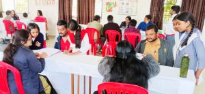 बच्चों का रिजल्ट जानने के लिए अभिभावकों में दिखा उत्साह