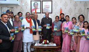 राज्यपाल ने &lsquo;एक पेड़ मां के नाम&lsquo; काव्य संग्रह का किया विमोचन