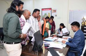 कलेक्टर ने जनदर्शन में संवेदनशीलतापूर्वक सुनी नागरिकों की समस्याएं