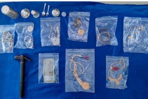  झलमला में दो चोरियों के आरोपी 24 घंटे में गिरफ्तार, 8 लाख 52 हजार रुपये का माल बरामद 