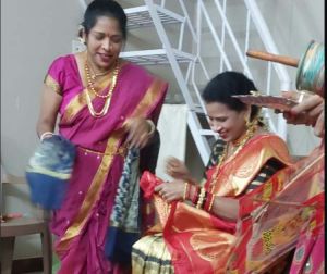 हल्दी-कुंकू में दिखी मराठी, गुजराती, पंजाबी, तमिल संस्कृति हल्दी-कुंकू में दिखी मराठी, गुजराती, पंजाबी, तमिल संस्कृति