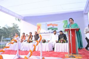 महापौर ने रायपुर नगर निगम मुख्यालय भवन के प्रांगण में फहराया राष्ट्रध्वज 