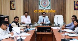  शासन की जनकल्याणकारी योजनाओं के जमीनी स्तर पर क्रियान्वयन के लिए अधिकारी करें फिल्ड विजिट : कलेक्टर