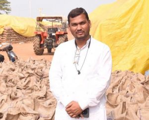  शासन द्वारा पूरा धान खरीदने से किसान देवल साहू के चेहरे में झलकी खुशी