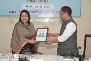  अपर मुख्य सचिव एवं जिले की प्रभारी सचिव ऋचा शर्मा ने ली समीक्षा बैठक