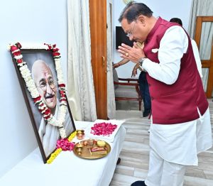  मुख्यमंत्री विष्णु देव साय ने महात्मा गांधी की पुण्यतिथि पर उन्हें किया नमन