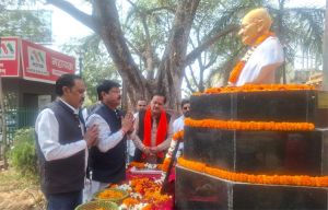 महात्मा गाँधी को 78वें निर्वाण दिवस पर छग राज्य नागरिक आपूर्ति निगम के अध्यक्ष ने किया नमन