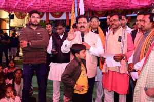  उपमुख्यमंत्री विजय शर्मा गांवों में पहुंच आम लोगों से किया सीधा संवाद