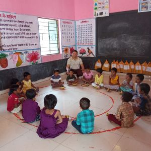  बच्चों के चेहरों पर मुस्कान, कर्मचारियों का जन्मदिन बना यादगार