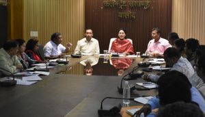 कलेक्टर ने समय-सीमा की बैठक में विभिन्न विभागों के कार्यों की प्रगति की समीक्षा की 