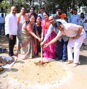 महापौर ने बंजारी माता मन्दिर के समीप 6 सीटर नवीन आकांक्षीय शौचालय का निर्माण करने किया भूमिपूजन 