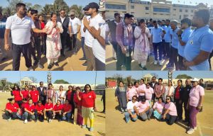 महिला पत्रकारों की टीम भी मैदान पर जौहर दिखाती नजर आ रही 