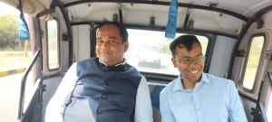 निरीक्षण के बीच अचानक रुके कलेक्टर, पिंक ई-रिक्शा की सवारी की, परखा महिला स्वावलंबन का सफर