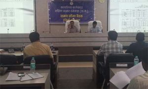  कलेक्टर ने राजस्व अधिकारियों की ली बैठक