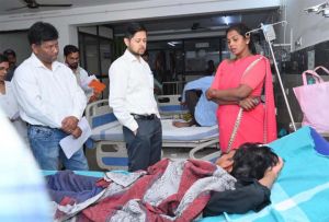  कलेक्टर ने जिला चिकित्सालय का किया आकस्मिक निरीक्षण