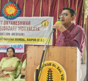 खट्टी- मीठों यादों के साथ टीचर के प्यार और डांट को सहेजा बच्चों ने