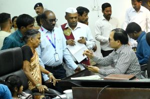  जनदर्शन में कलेक्टर ने सुनी लोगों की समस्याएं