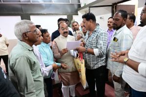  उपमुख्यमंत्री अरुण साव ने जनदर्शन में सुनीं समस्याएं, त्वरित कार्रवाई के निर्देश