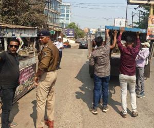  नगर निगम  ने शंकर नगर - अवन्ति विहार मुख्य मार्ग तक 11 ठेले जप्त कर करवाया अतिक्रमण मुक्त 