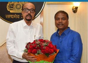  राज्यपाल रमेन डेका से वन मंत्री  केदार कश्यप  ने भेंट की