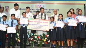  जगदलपुर के श्रमिक की बेटी डिंपल कश्यप अब संस्कार सिटी स्कूल में संवार रही अपना भविष्य