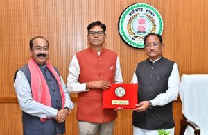 मुख्यमंत्री से विधानसभा परिसर स्थित उनके कक्ष में वित्त मंत्री चौधरी ने वित्तीय वर्ष 2026-27 का बजट प्रस्तुत करने से पूर्व मुलाकात की