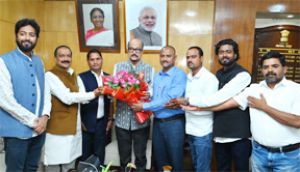 राज्यपाल श्री डेका से अखिल भारतीय कुर्मी क्षत्रिय महासभा के प्रदेश अध्यक्ष ने भेंट की