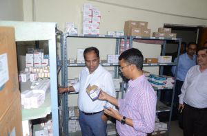 कलेक्टर ने किया जिला अस्पताल का औचक निरीक्षण