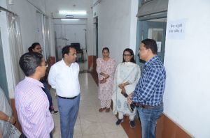 कलेक्टर ने पशु चिकित्सा कार्यालय का निरीक्षण कर व्यवस्थाओं की समीक्षा की