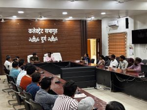 &rsquo;&rsquo;नो हेलमेट, नो पेट्रोल&rsquo;&rsquo; आदेश के प्रभावी क्रियान्वयन हेतु बैठक संपन्न