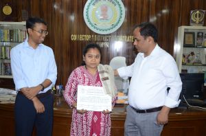 प्रोजेक्ट दधीचि से जुड़कर पशु चिकित्सा कर्मी ने लिया अंगदान का संकल्प, कलेक्टर ने किया सम्मानित