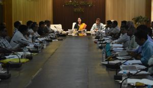  बालोद जिले में सभी लोगों को सुगमता से बेहतर स्वास्थ्य सुविधाओं का लाभ सुनिश्चित कराएं: कलेक्टर श्रीमती मिश्रा 