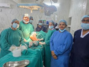 बालोद  जिला चिकित्सालय के चिकित्सकों के द्वारा जांघ की हड्डी का किया गया सफल ऑपरेशन
