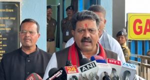 महासमुंद में बरगढ़-बलांगीर-महासमुंद डिवीजन के 15 माओवादियों का पुनर्वास, उपमुख्यमंत्री विजय शर्मा ने किया स्वागत