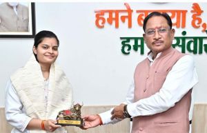  यूपीएससी परीक्षा में 35 वीं रैंक प्राप्त करने वाली वैभवी अग्रवाल को मुख्यमंत्री ने दी बधाई