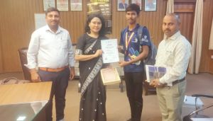 इंडिया स्किल कॉम्पिटिशन में रेसमन निषाद ने जीता कांस्य पदक इंडिया स्किल कॉम्पिटिशन में रेसमन निषाद ने जीता कांस्य पदक