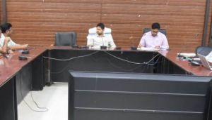  दुर्ग जिले में घरेलू गैस व डीजल-पेट्रोल की पर्याप्त उपलब्धता, घबराने की जरूरत नहीं- कलेक्टर अभिजीत सिंह