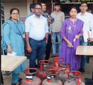  व्यावसायिक संस्थानों में कमर्शियल सिलेंडर के स्थान पर घरेलू गैस का उपयोग करने पर कार्रवाई