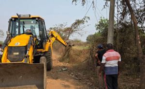  अवैध प्लाटिंग पर प्रशासन का बुलडोजर, कई स्थानों पर तोड़ी गई अवैध संरचनाएं