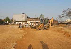 मठपुरैना में अवैध प्लाटिंग पर प्रशासन की कार्रवाई, अवैध निर्माण पर चला बुलडोजर