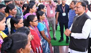 मुख्यधारा की ओर लौटता विश्वास : 140 आत्मसमर्पित नक्सलियों ने मुख्यमंत्री से की मुलाकात मुख्यधारा की ओर लौटता विश्वास : 140 आत्मसमर्पित नक्सलियों ने मुख्यमंत्री से की मुलाकात