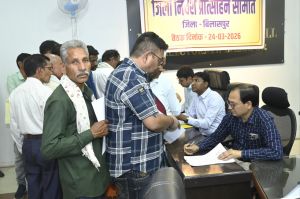 कलेक्टर ने जनदर्शन में सुनी आम लोगों की समस्याएं   